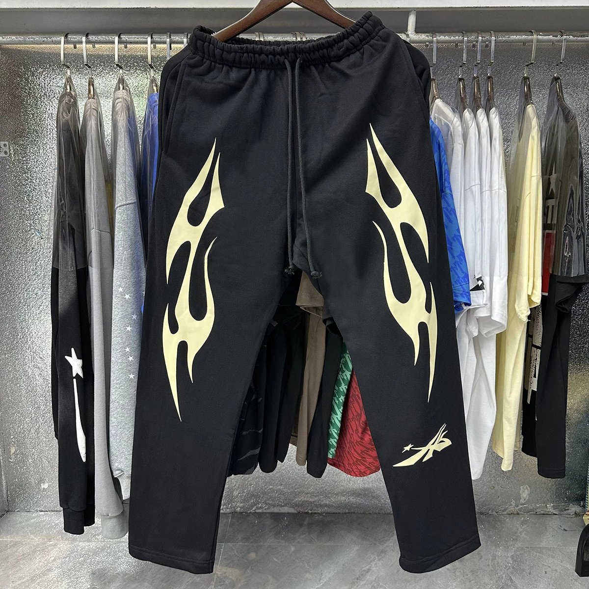 Design Flame Print Yellow Sweatpants - 15
