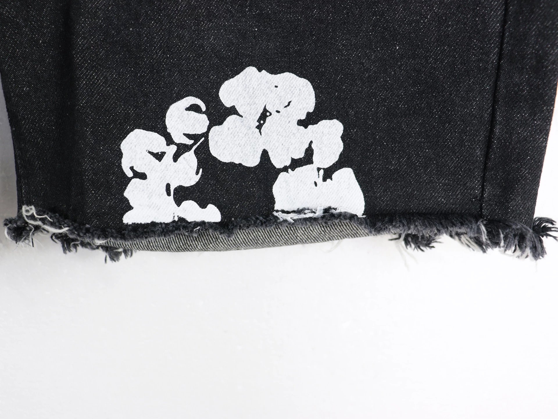 Off-White Circular Print White Denim Shorts - 14