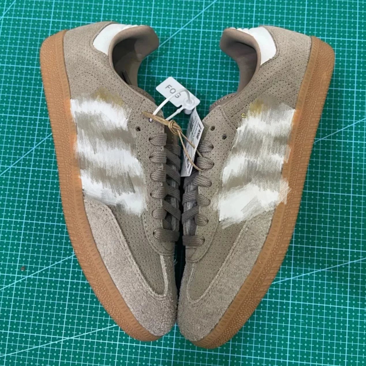 Light Brown White (Suede + Nubuck) HP7903