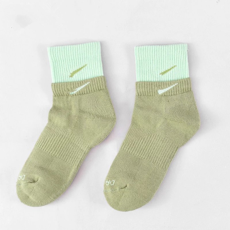 Nike Socks — [middle tube] bean green-light green colorway — USFans Spreadsheet photo
