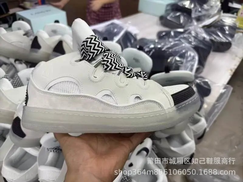 L-12 White Black