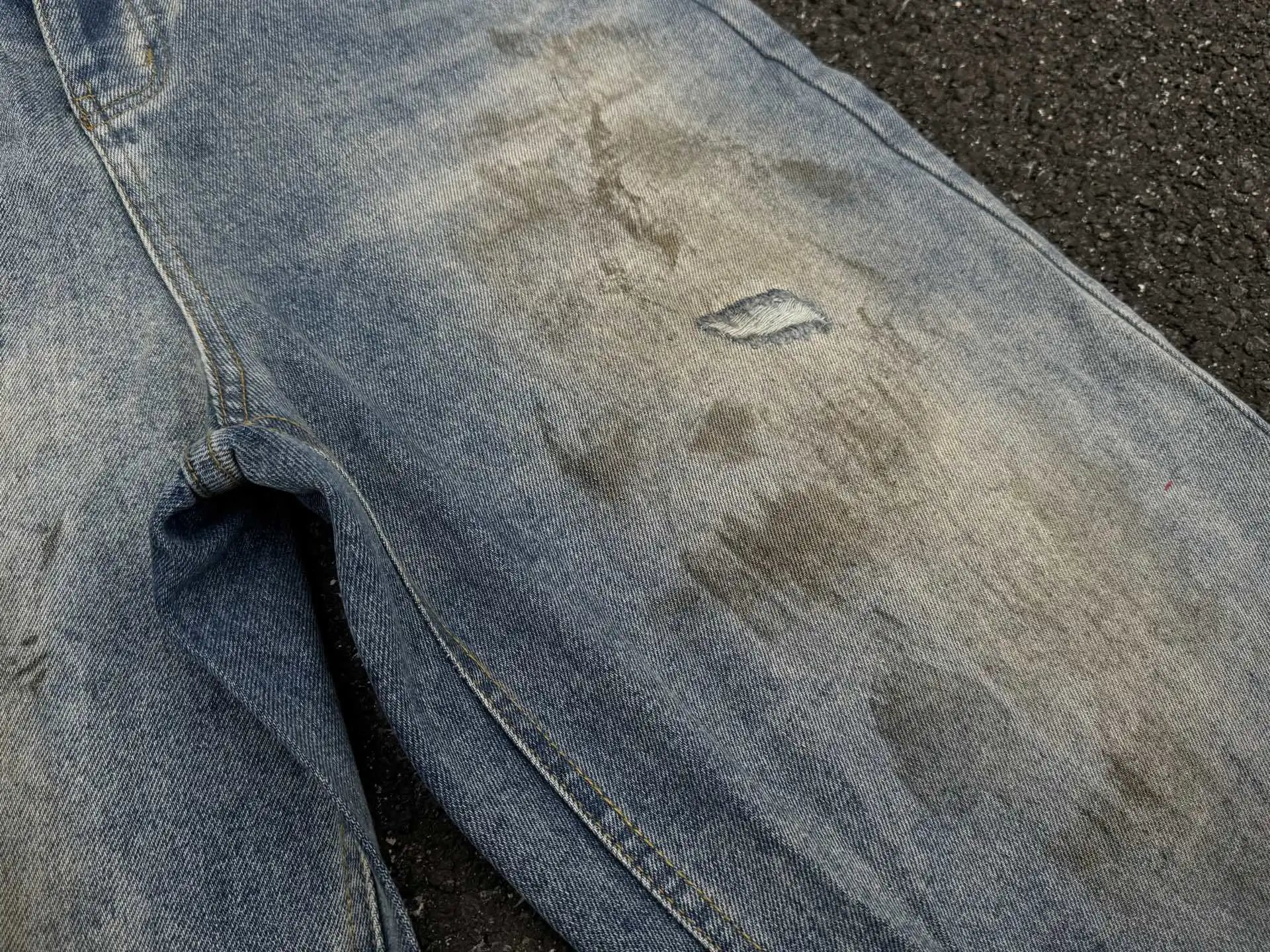 Design Wide-Leg Distressed Light Wash Jeans - 10
