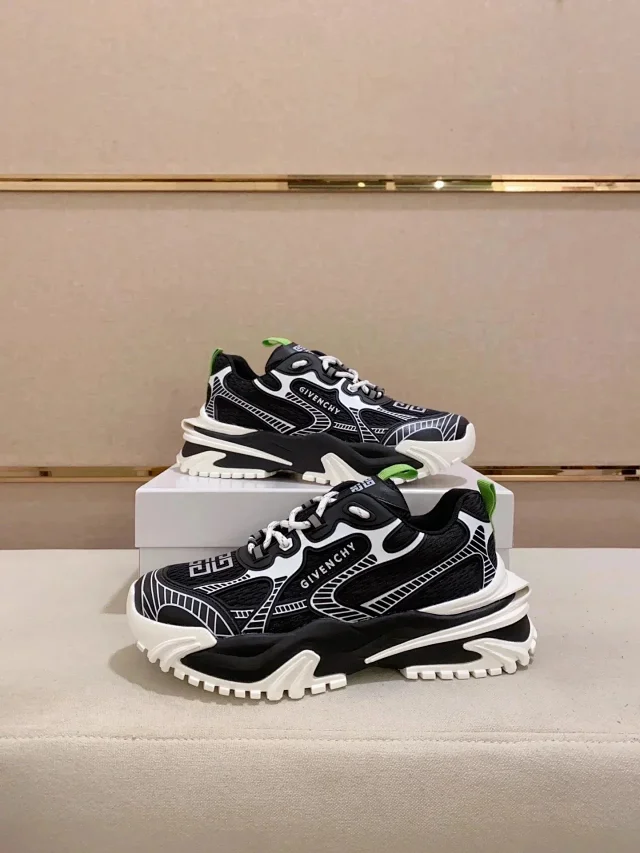 Louis Vuitton Multiple sneaker designs product detail image 8