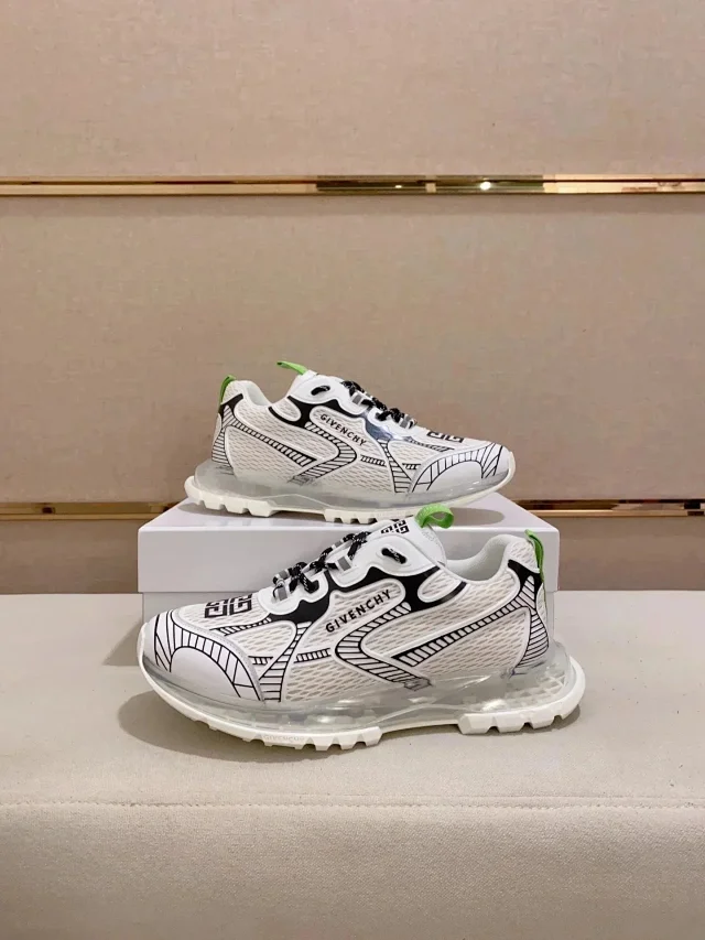 Louis Vuitton Multiple sneaker designs product detail image 5