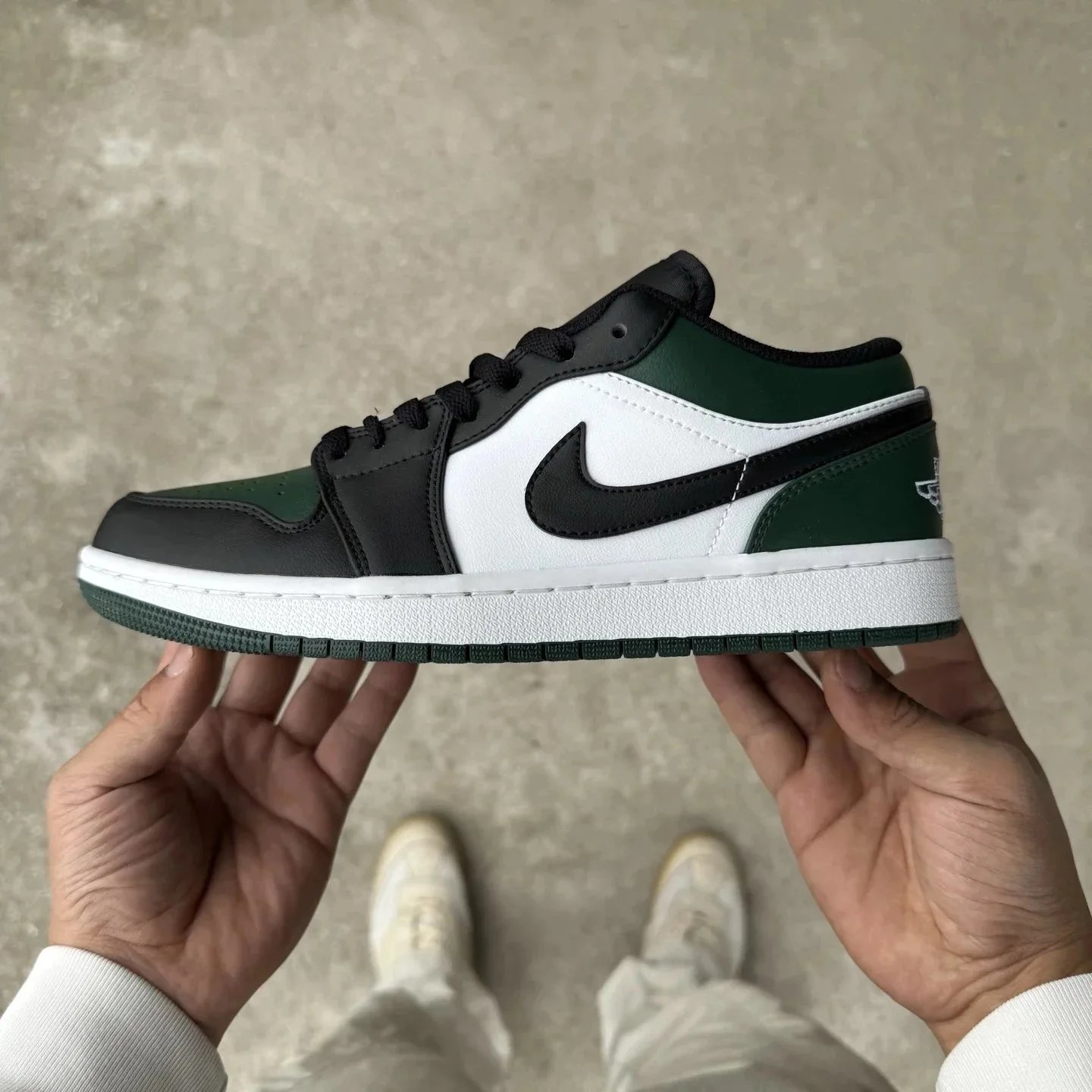 AJ1 Low Black Green Toe 553558-371