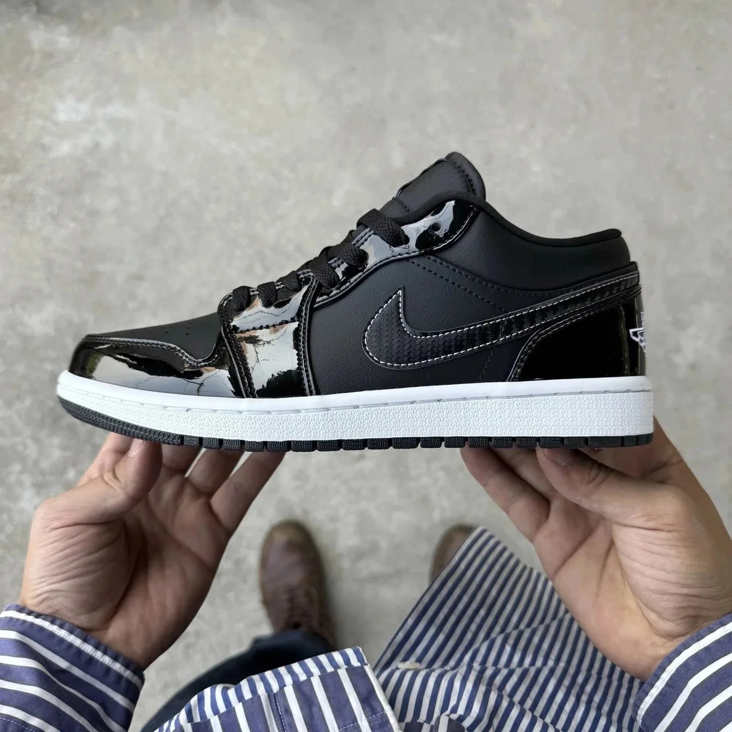 AJ1 Low Triple Black DD1650-001