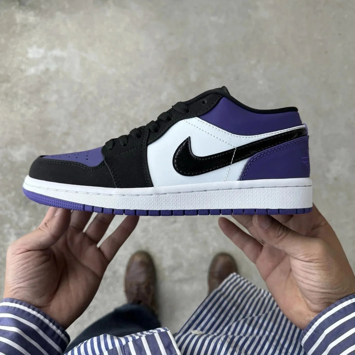 AJ1 Low Black Purple Toe 553558-125