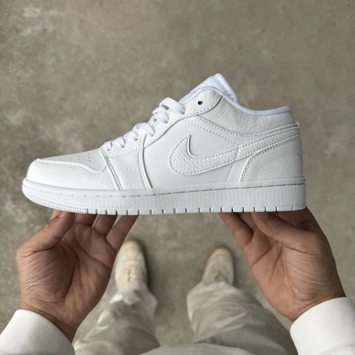 AJ1 Low Triple White 553558-130