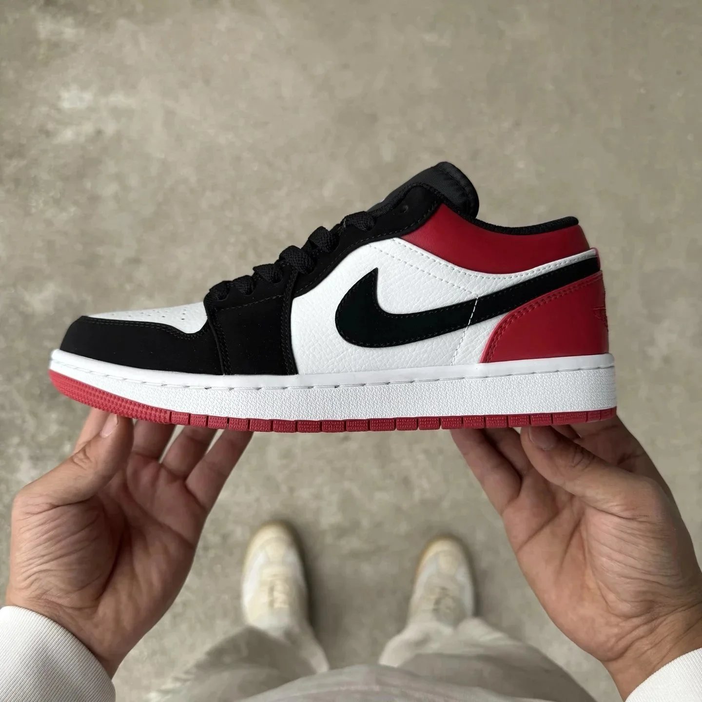 AJ1 Low Black Red 553558-116