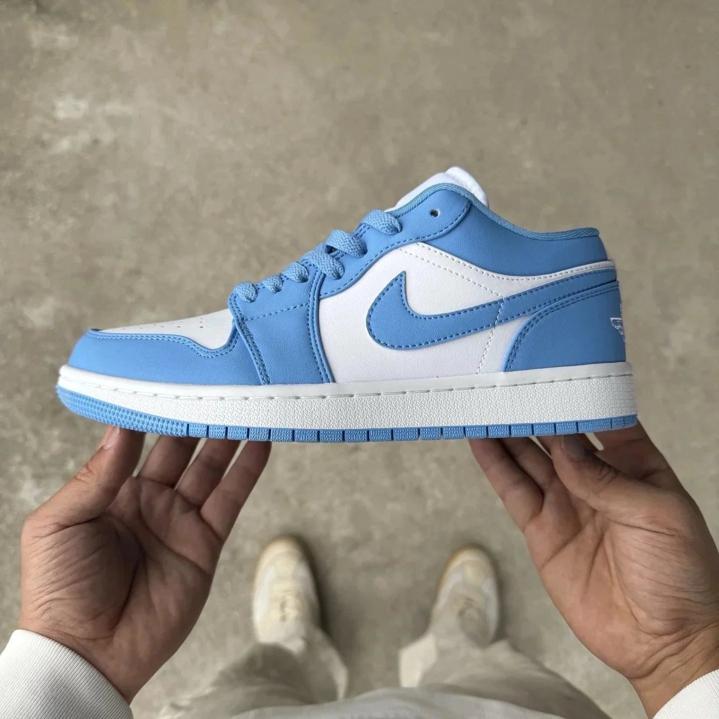 AJ1 Low University Blue AO9944-441