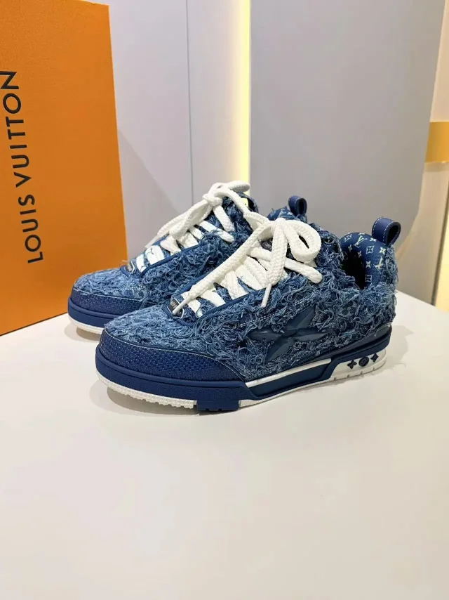 Louis Vuitton Sneakers Logo product detail image 8
