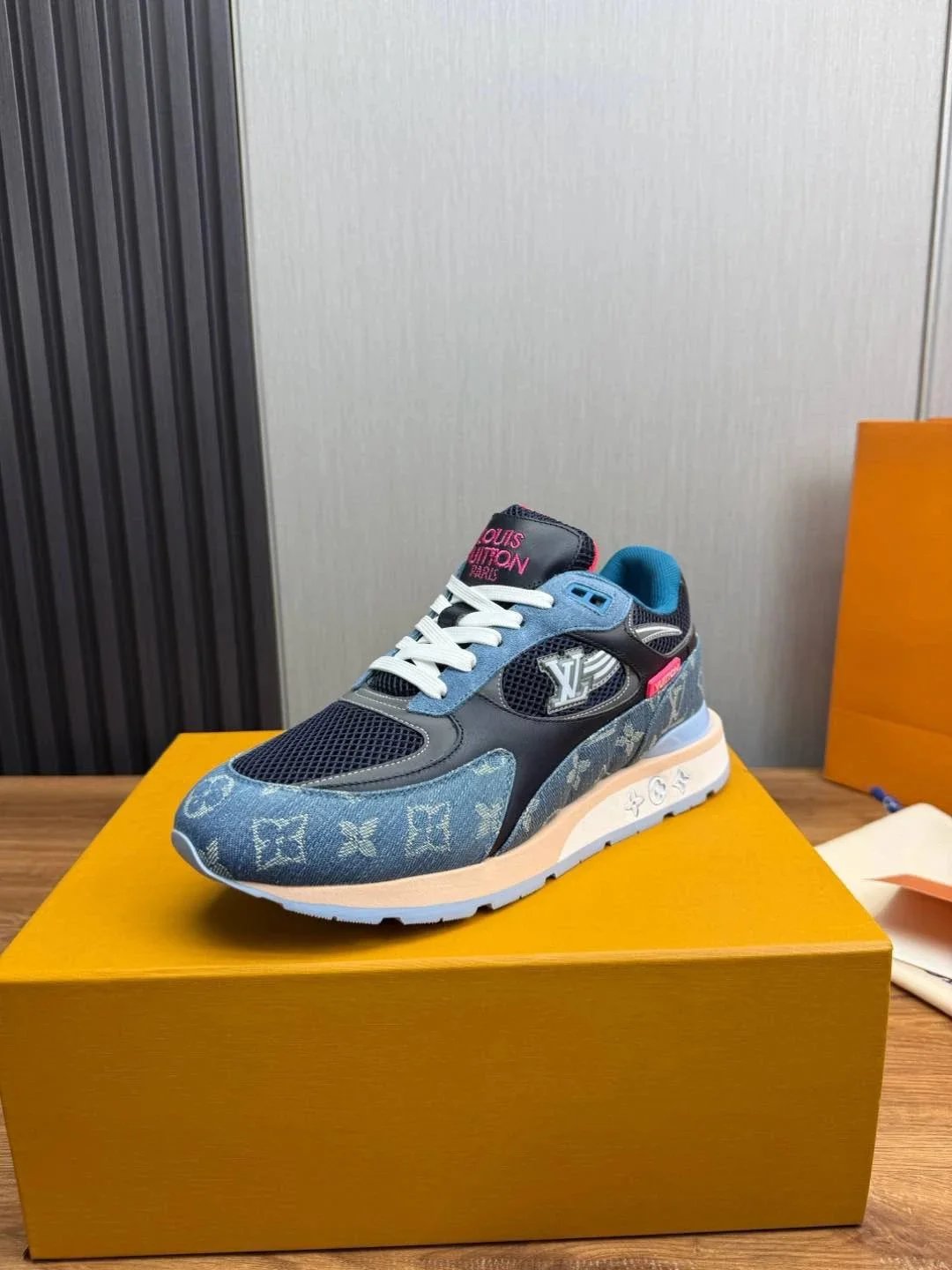 Louis Vuitton Sneakers Logo image 12