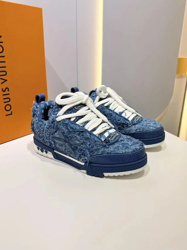 Louis Vuitton Sneakers Logo product detail image 7