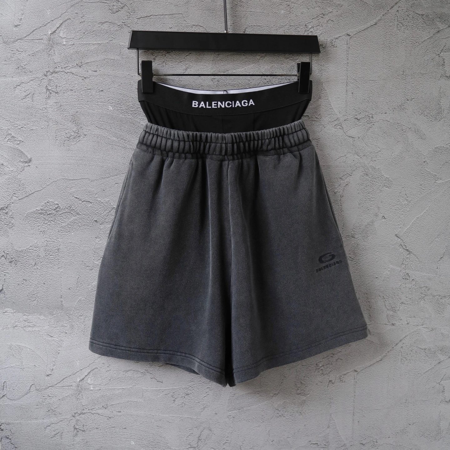Balenciaga Double-Waist Distressed & Ripped Bermuda Shorts - rep szorty