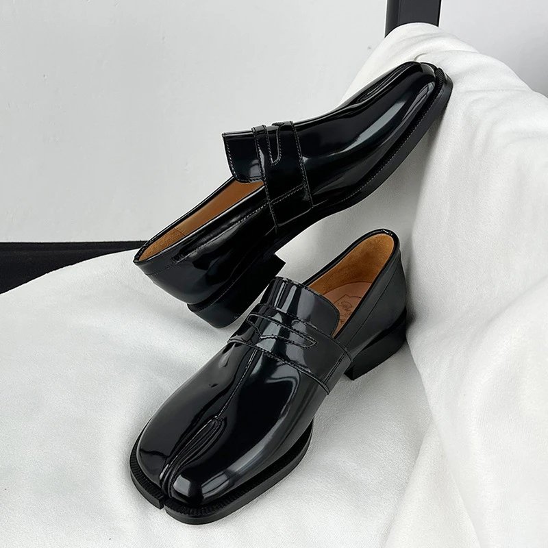 [In Stock] Dropshipping Split Toe Shoes Unisex Horse Hoof Pig Trotter Flat Loafers Slip-On Dress Shoes