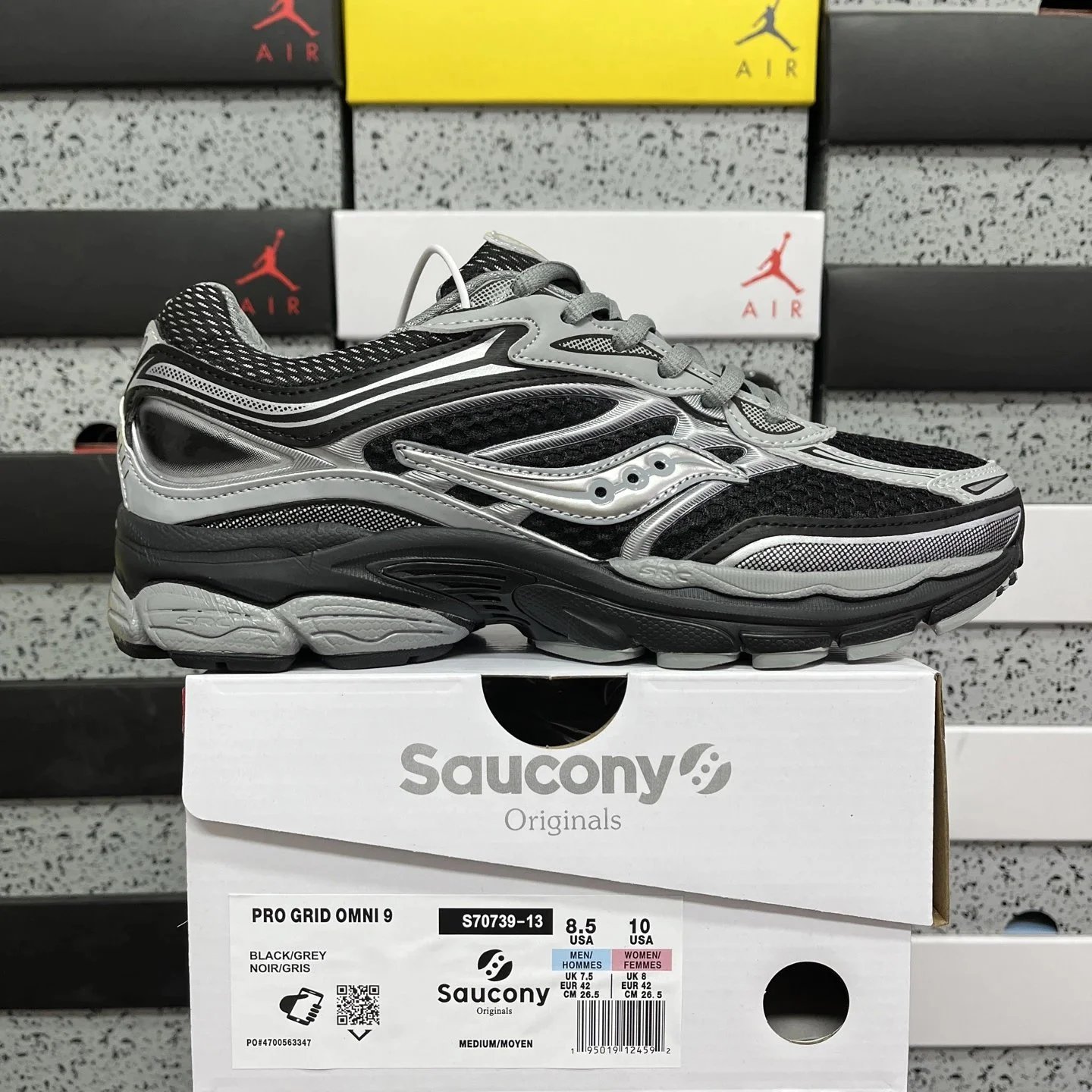 SAUCONY