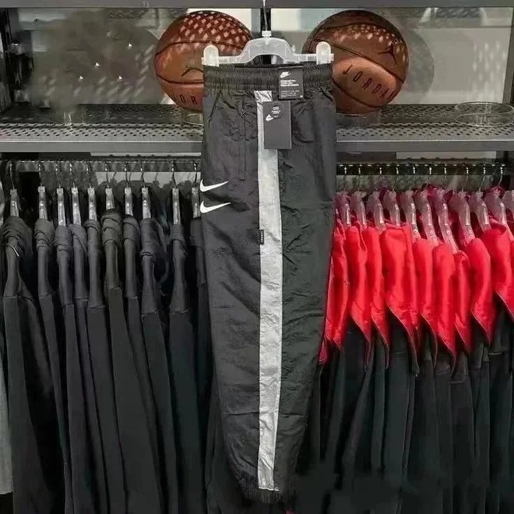 Nike Trousers Tapered running with zip pockets and reflective details — 35