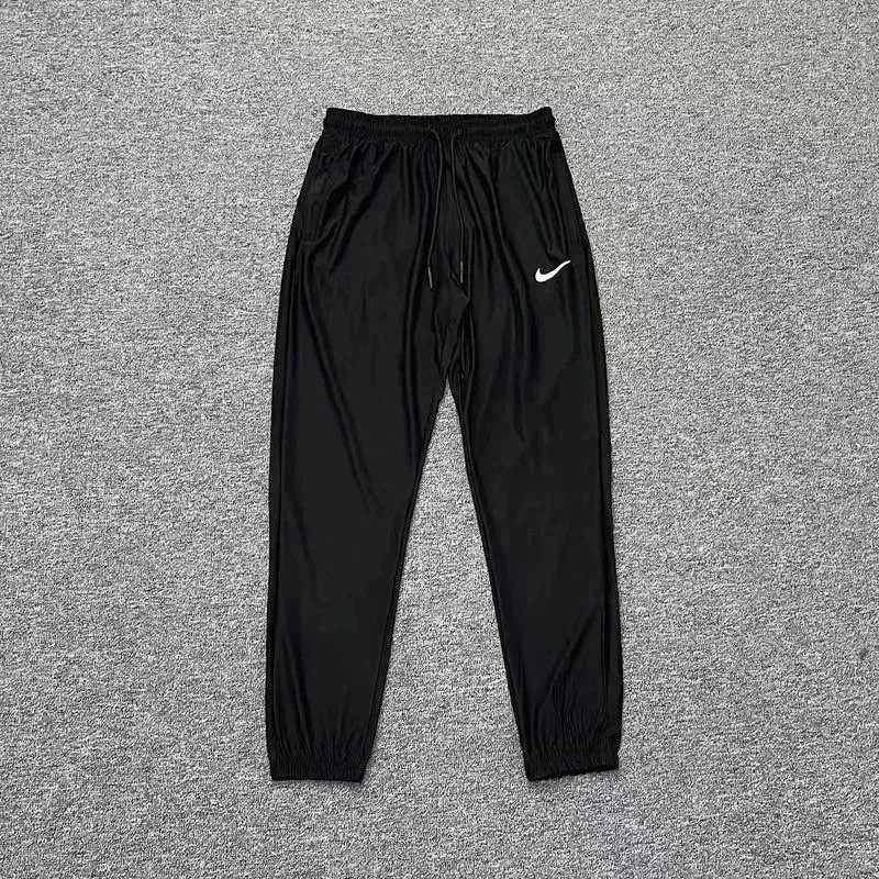 Nike Trousers Tapered running with zip pockets and reflective details — 39