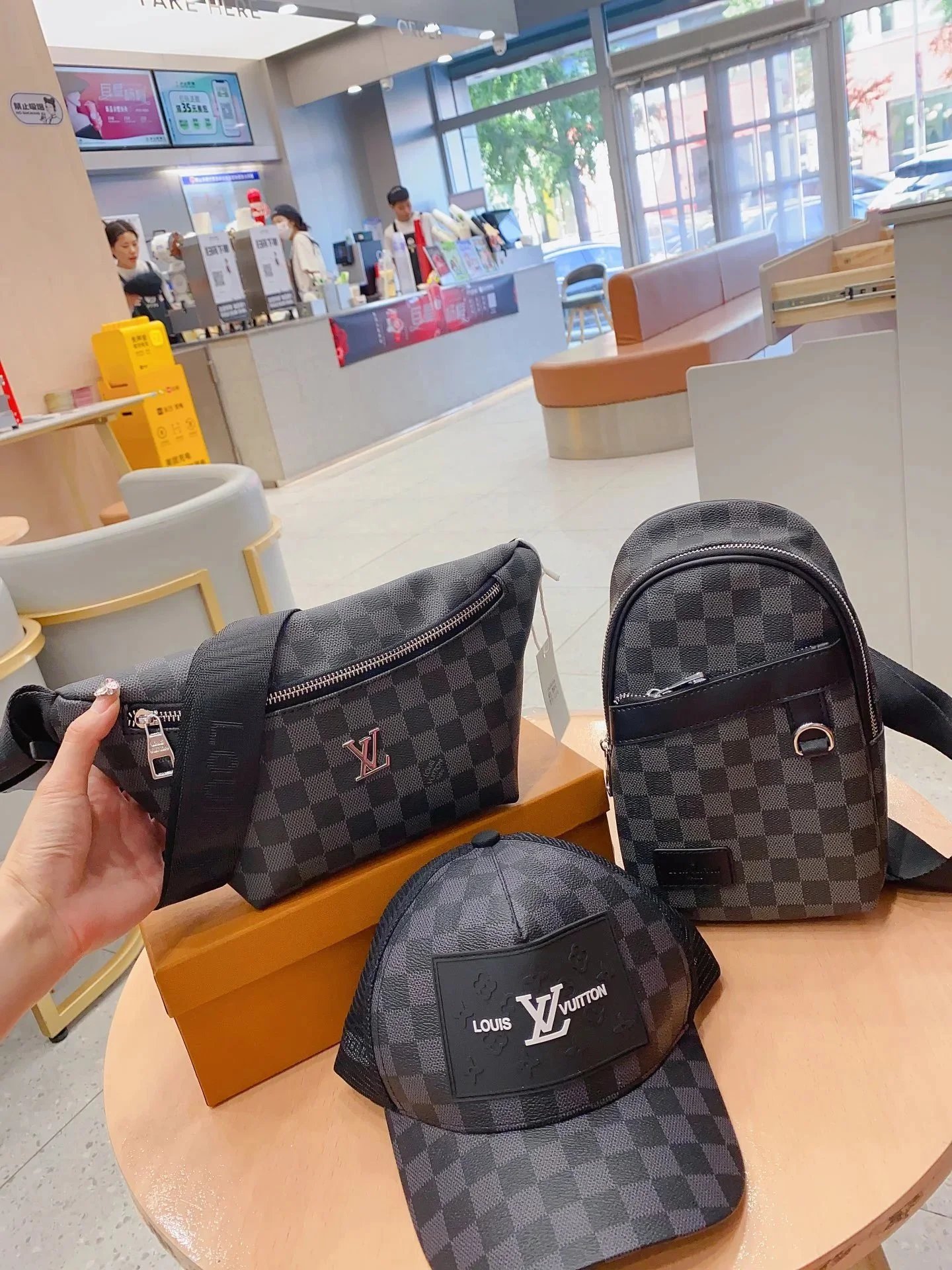 High-Quality Three-Piece Bag Set photo 8