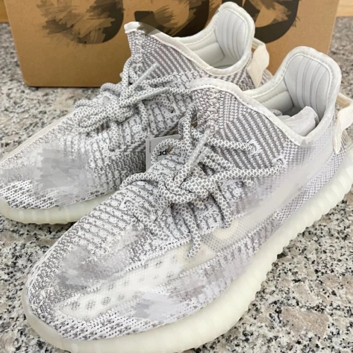 99785100Cent YEEZ BOOST 350 V21 2