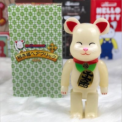 Maneki-neko Lucky Cat Glow in the Dark