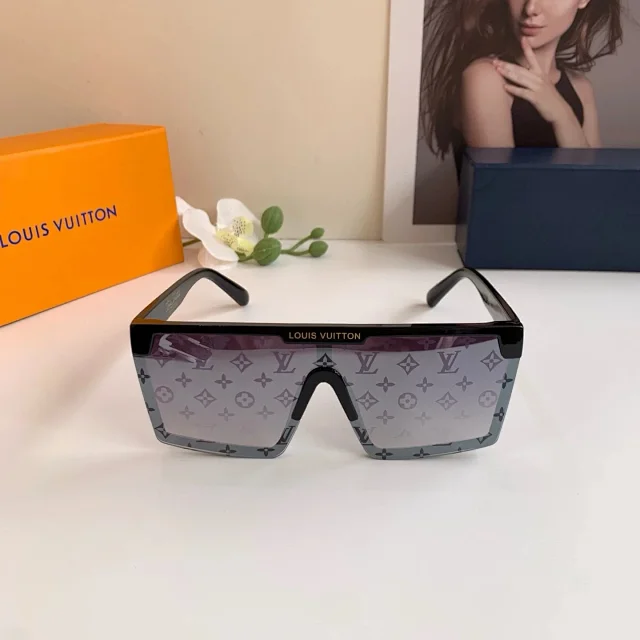 Louis Vuitton Eyewear Sunglasses product detail image 7