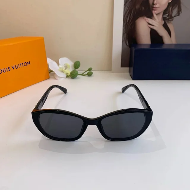 Louis Vuitton Eyewear Sunglasses product detail image 5