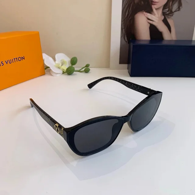 Louis Vuitton Eyewear Sunglasses product detail image 6