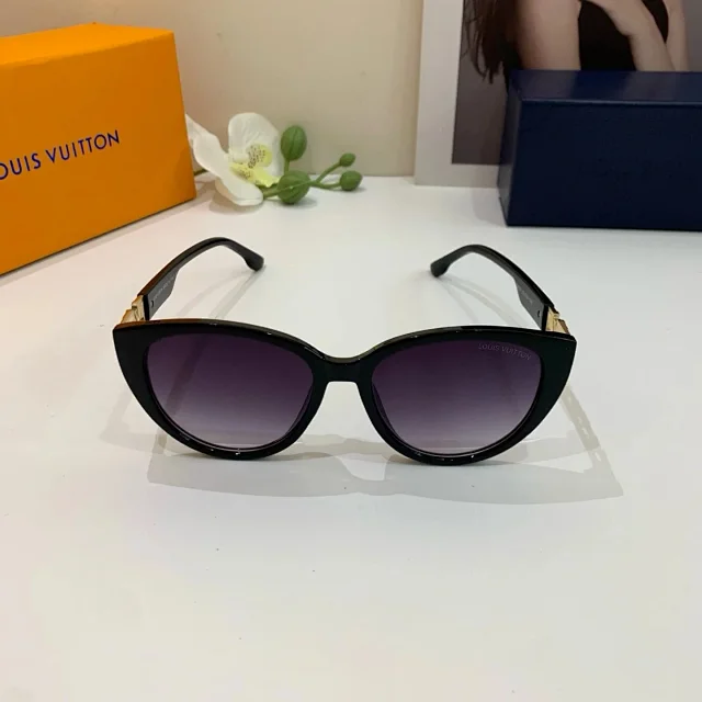 Louis Vuitton Eyewear Sunglasses product detail image 1