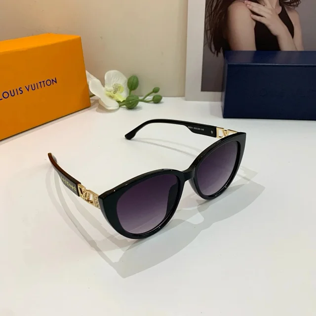 Louis Vuitton Eyewear Sunglasses product detail image 2
