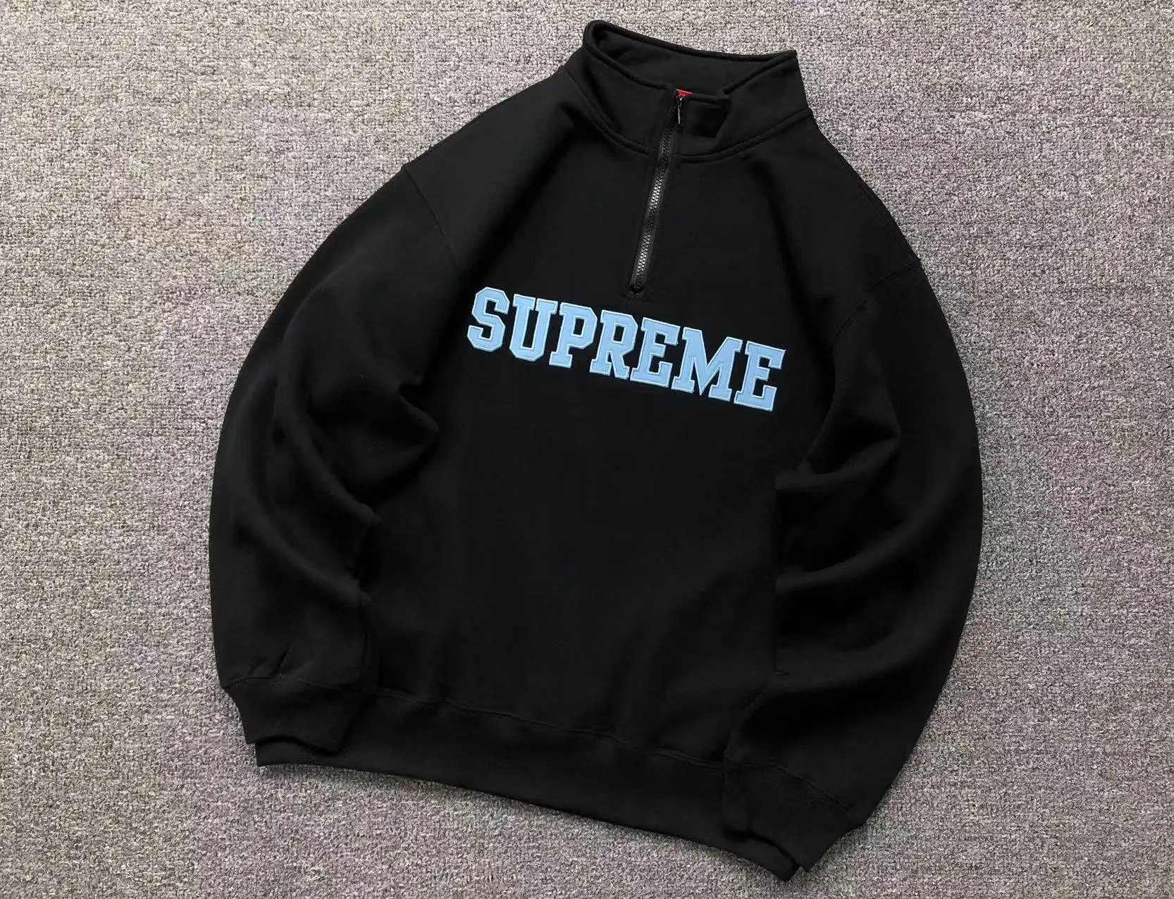 E582# Half-Zip Hoodie Black