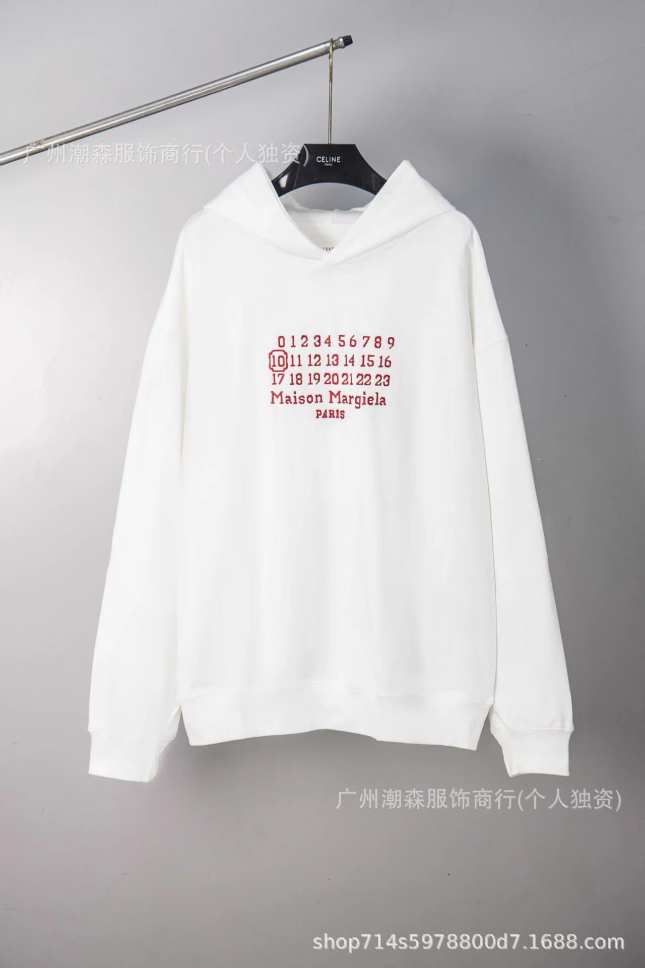 902 white red