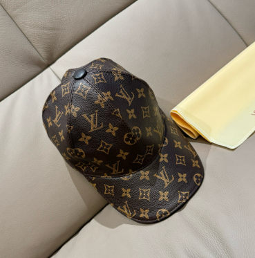 Gucci Hats Embroidered baseball cap — 21