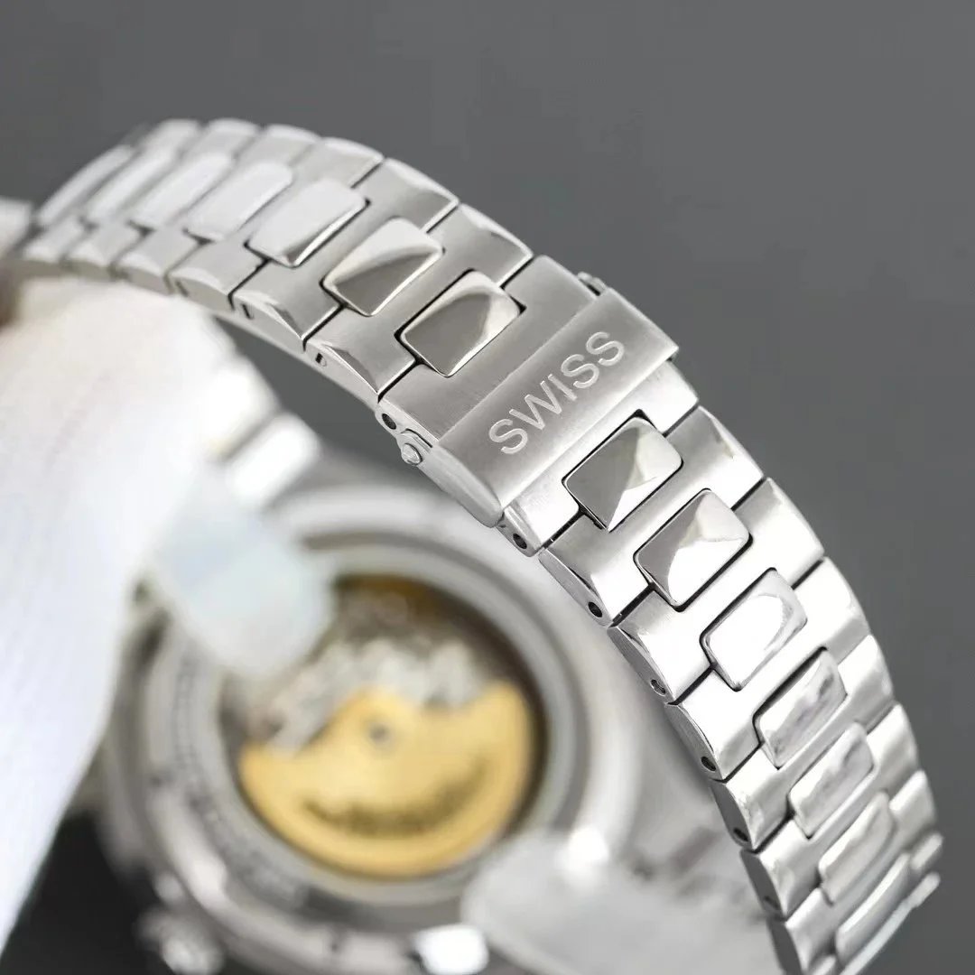Girard-Perregaux Watches Laureato Automatic image 5