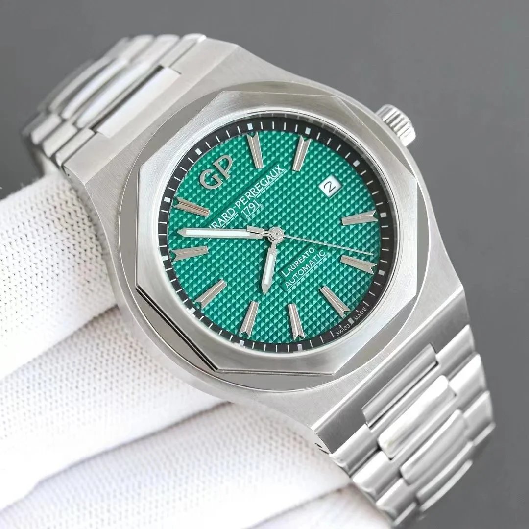 Girard-Perregaux Watches Laureato Automatic — Original outside green inside