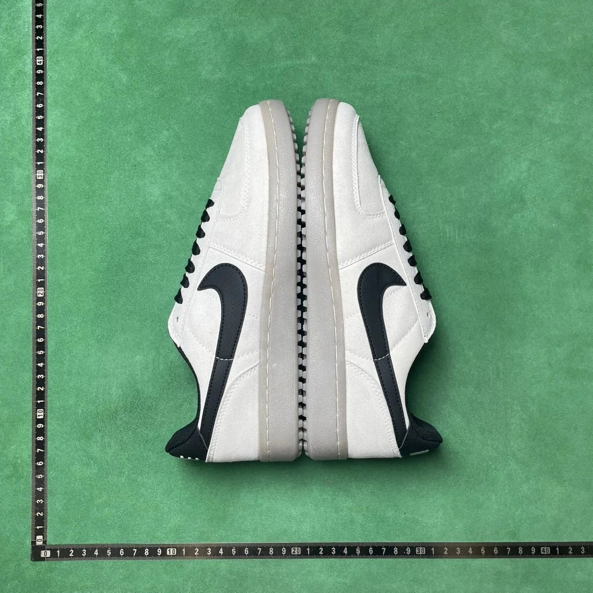 B1D COMFORTABLE VERSATILE LOW-TOP SNEAKERS