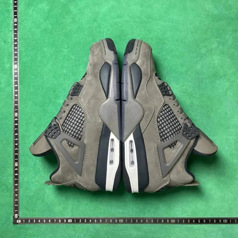 AIR JORDAN 4