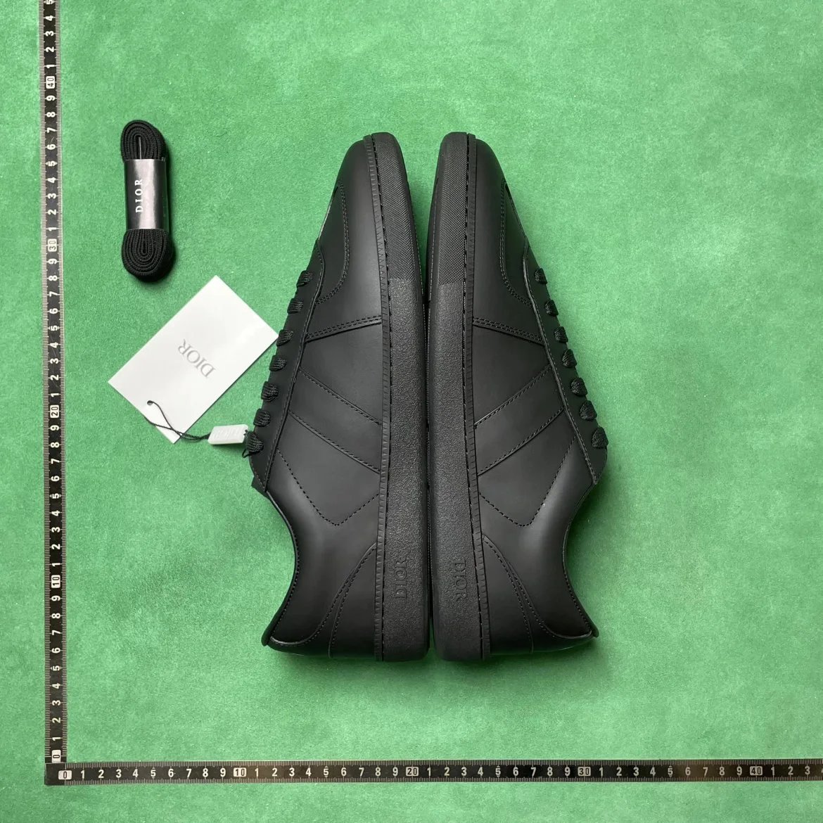 TD8 COWHIDE ROUND-TOE LACE-UP LOW-TOP