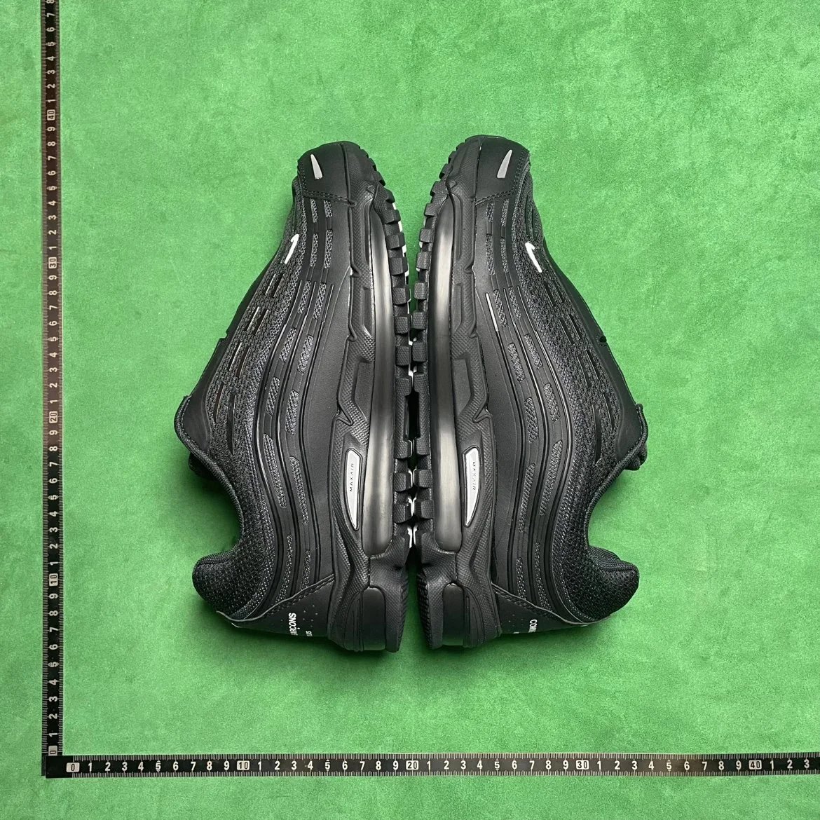 967 CUSHIONED LOW-TOP RUNNING SHOES