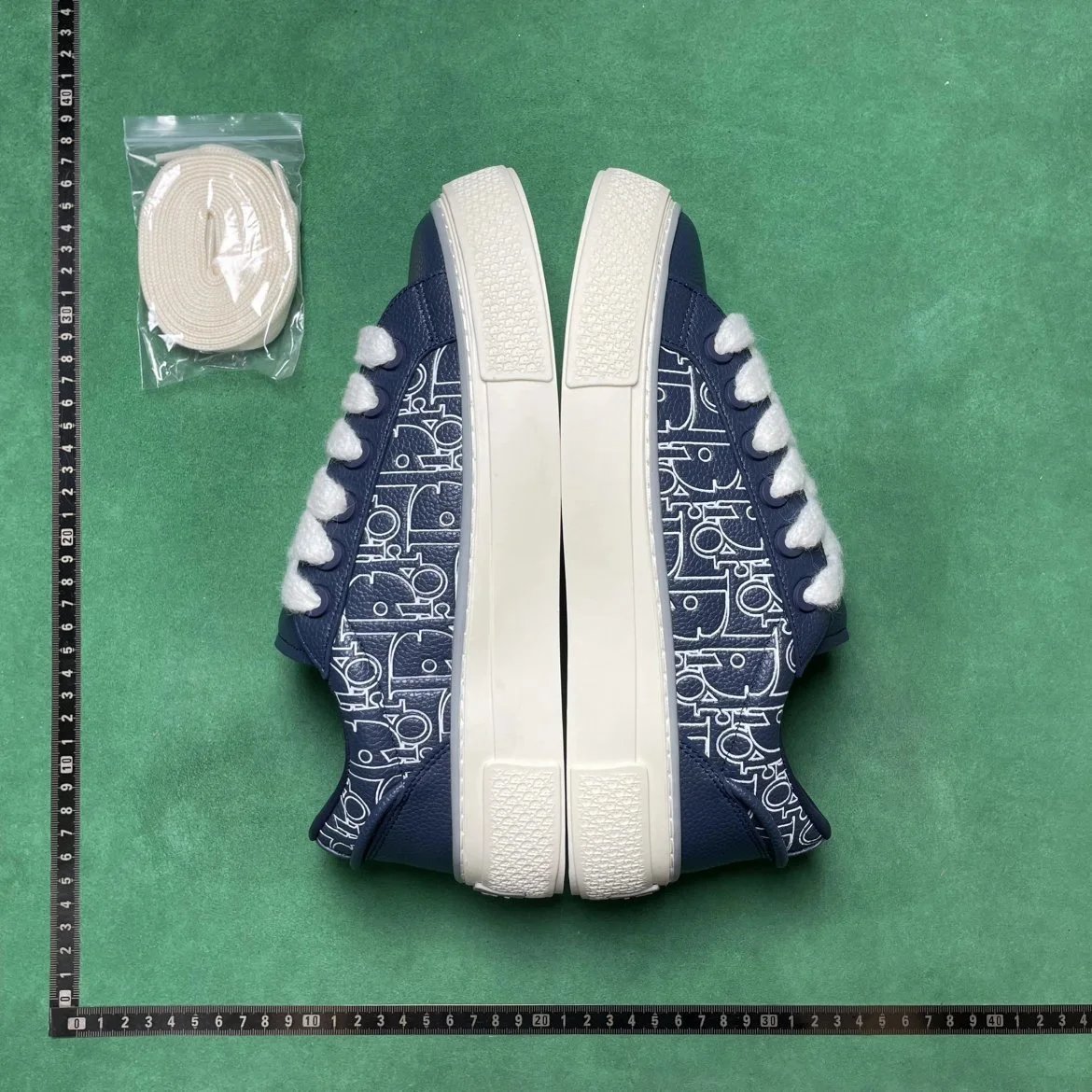 BD9 B33 COWHIDE ROUND-TOE LACE-UP