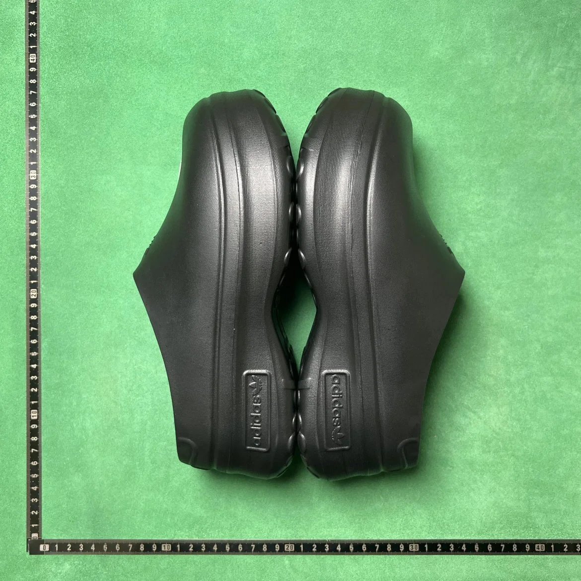 ADIDAS SLIPPER