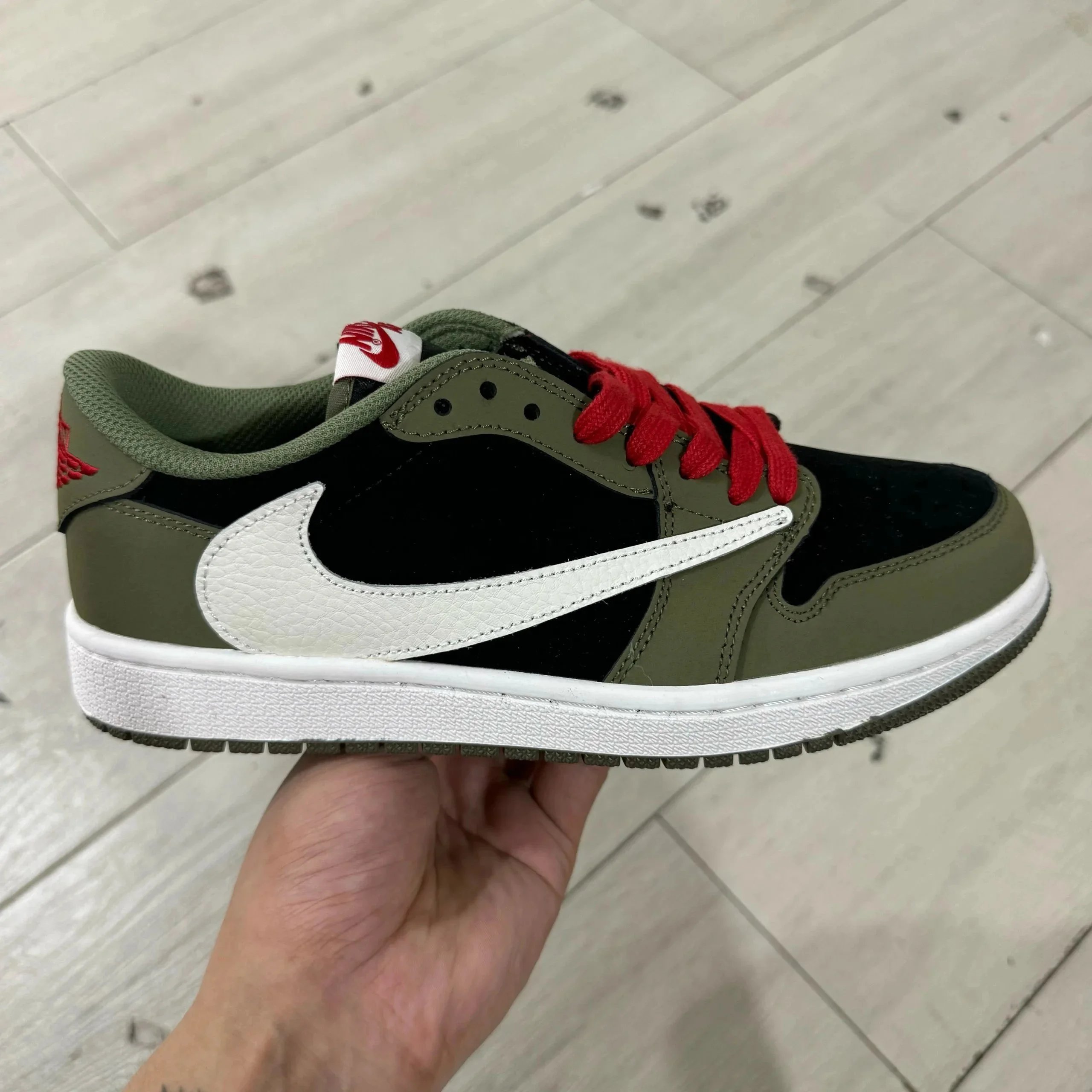 Green Black and White 8.0