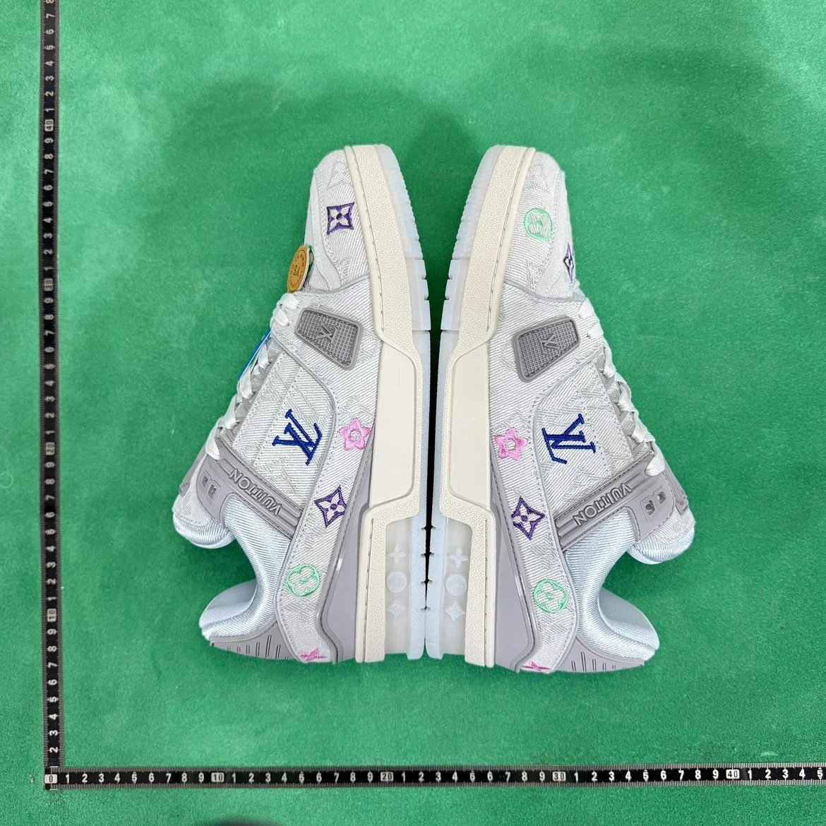 LV SNEAKERS
