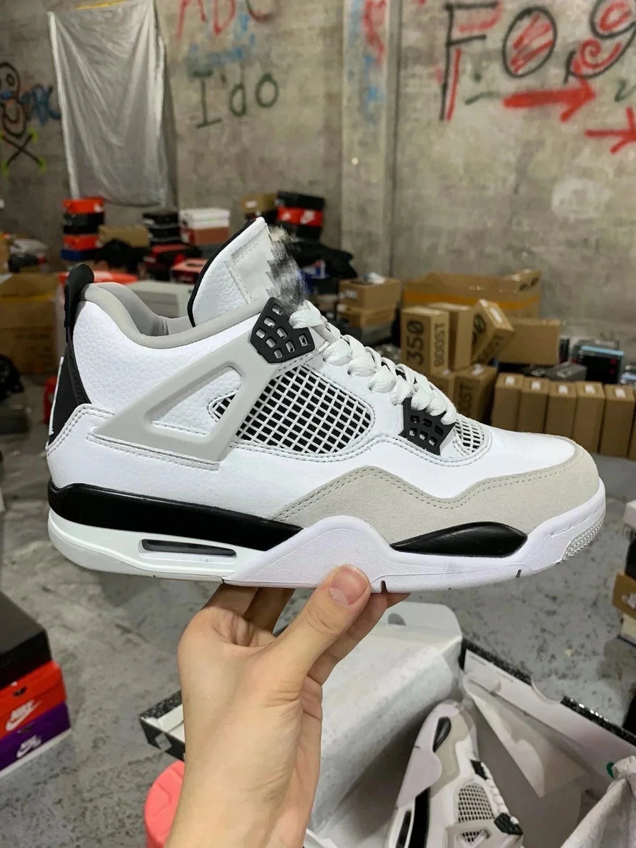 AIR JORDAN 4