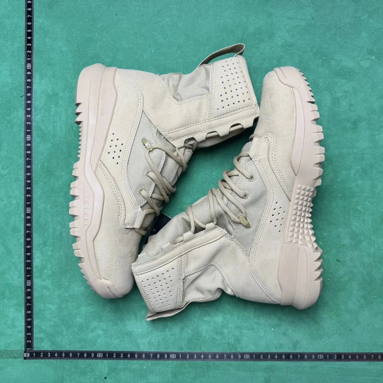 NYC OUTDOOR SNEAKERS