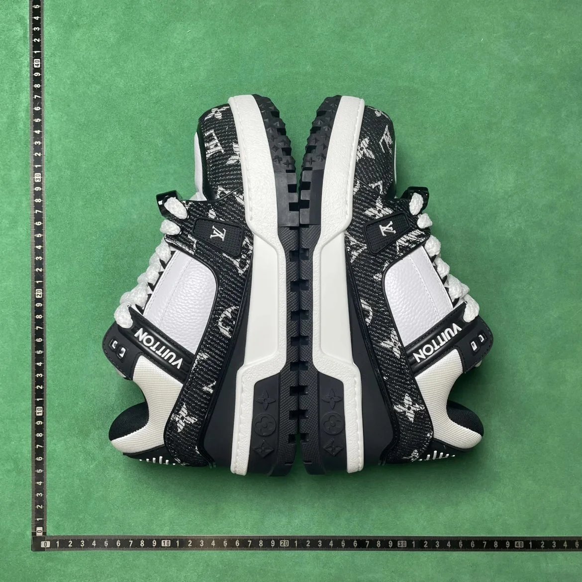 BD 2 EMBOSSED-PRINT WEAR-RESISTANT LOW-TOP
