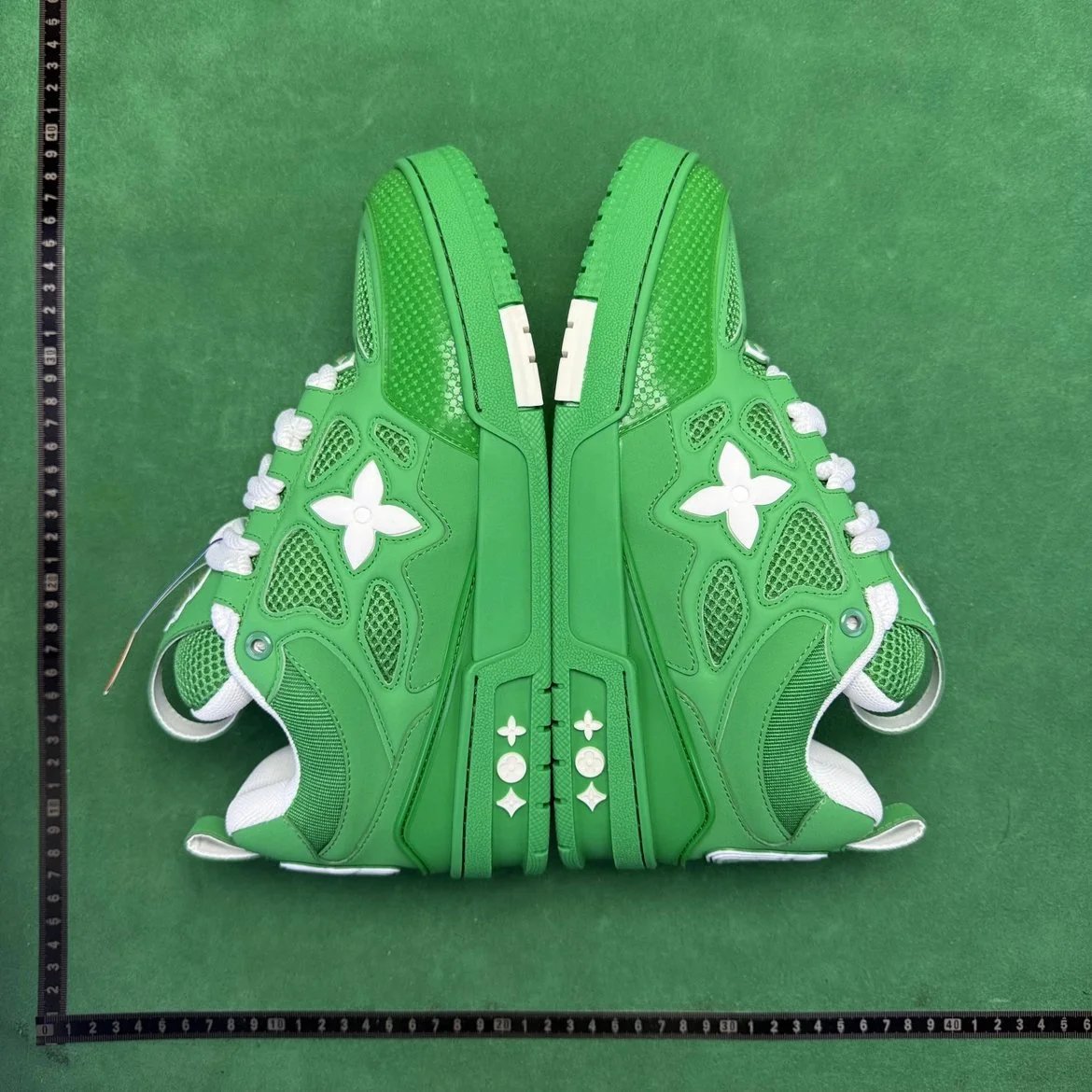 LV SNEAKERS