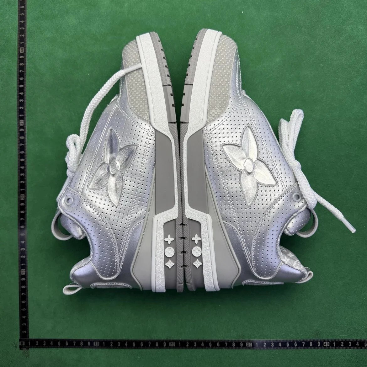 LV SNEAKERS