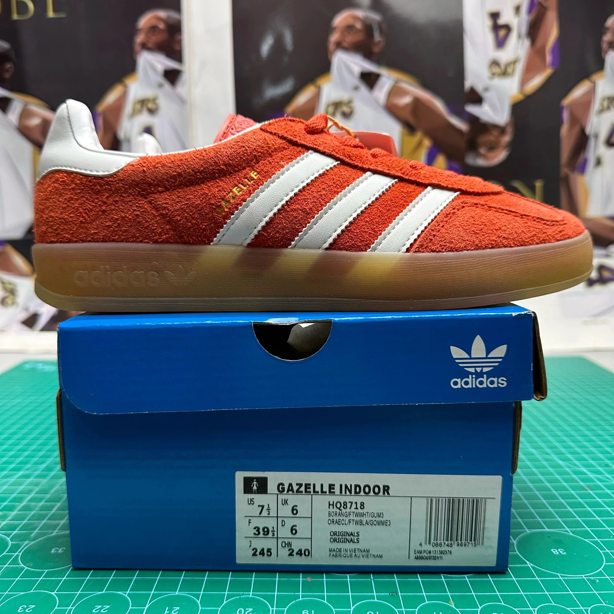 HQ8718-Red