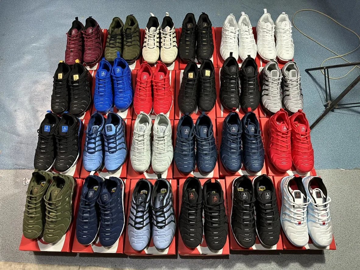 AIR VAPORMAX PLUS casual air cushion running shoes!